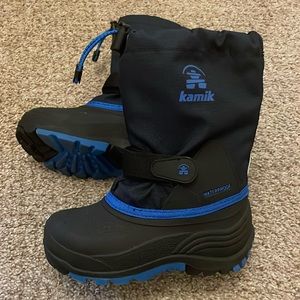 Snow boots kids size 12
